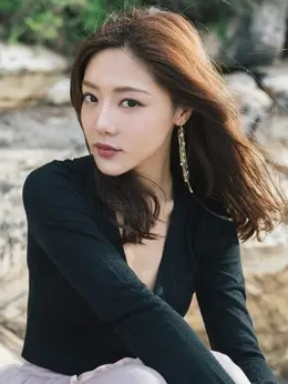 吴丽云（邓家佳饰演）